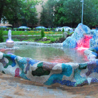 Городской фонтан из мозаики